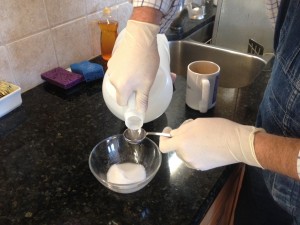 I mixed a solution of two tablespoons of white vinegar and two tablespoons of salt to form a soft paste.
